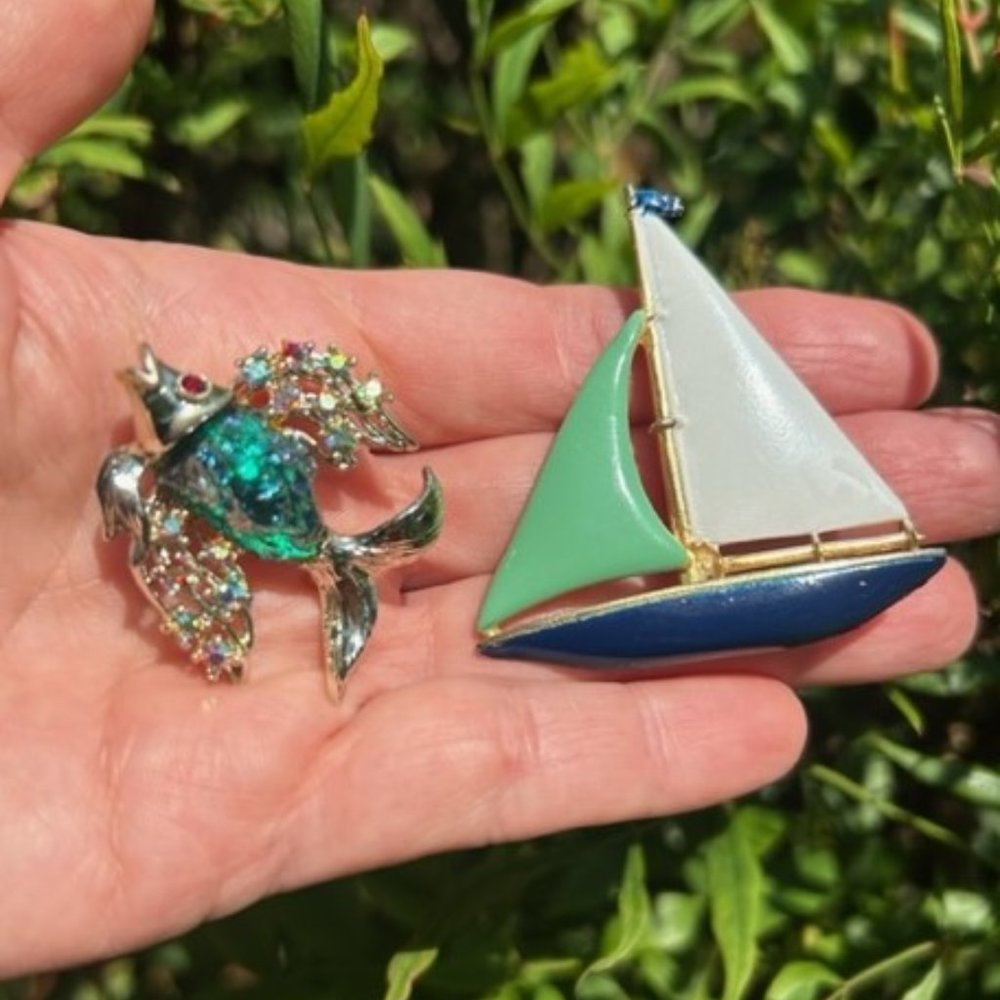 🏖️BSK AB Rhinestone Fish Brooch & Enamel Sailboat Brooch